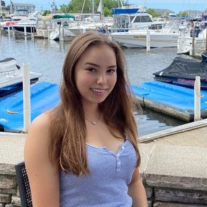 Meet your Posher, Olivia